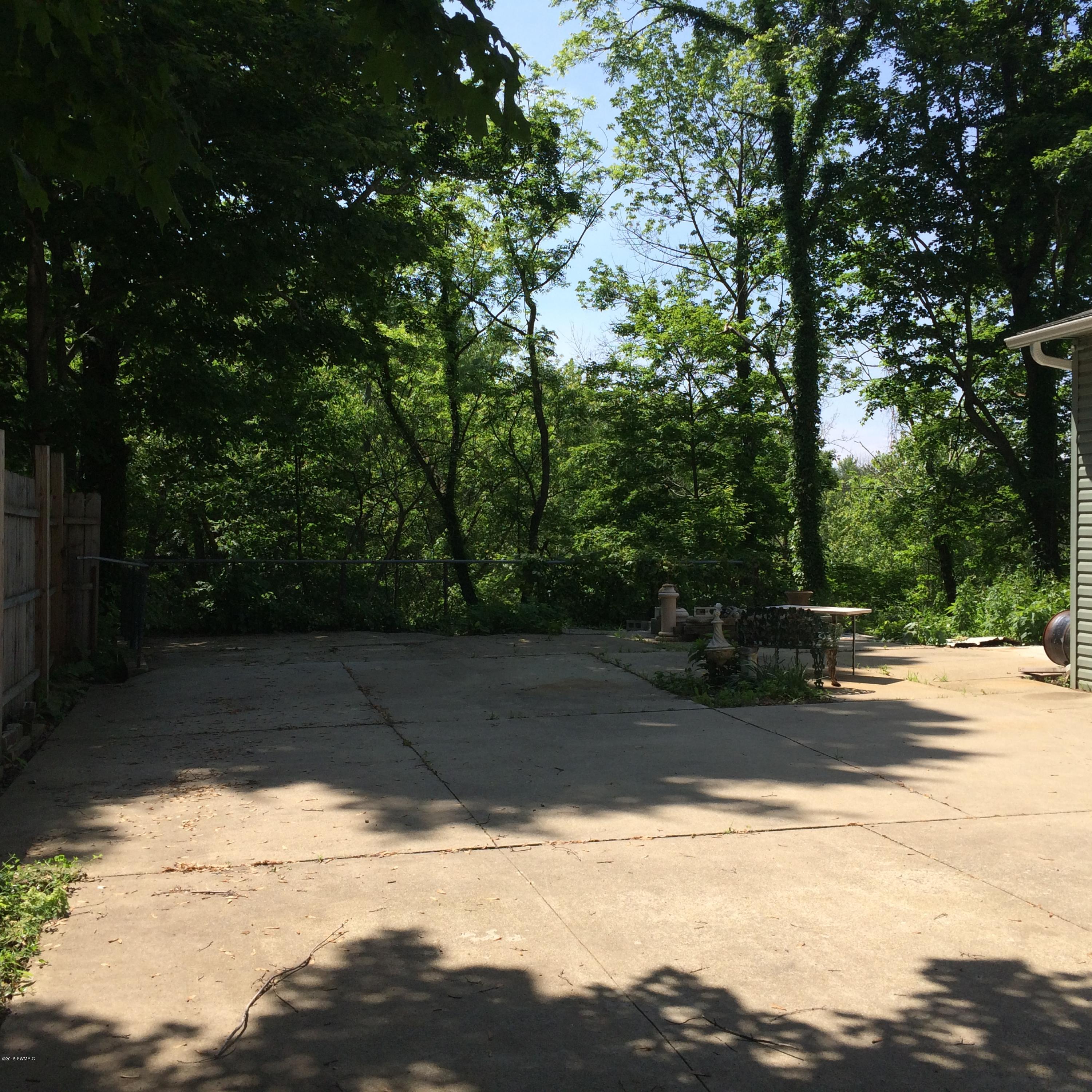 1924 River Bluff Road Niles, MI 49120 - Photo 2 of 30 large cement patio