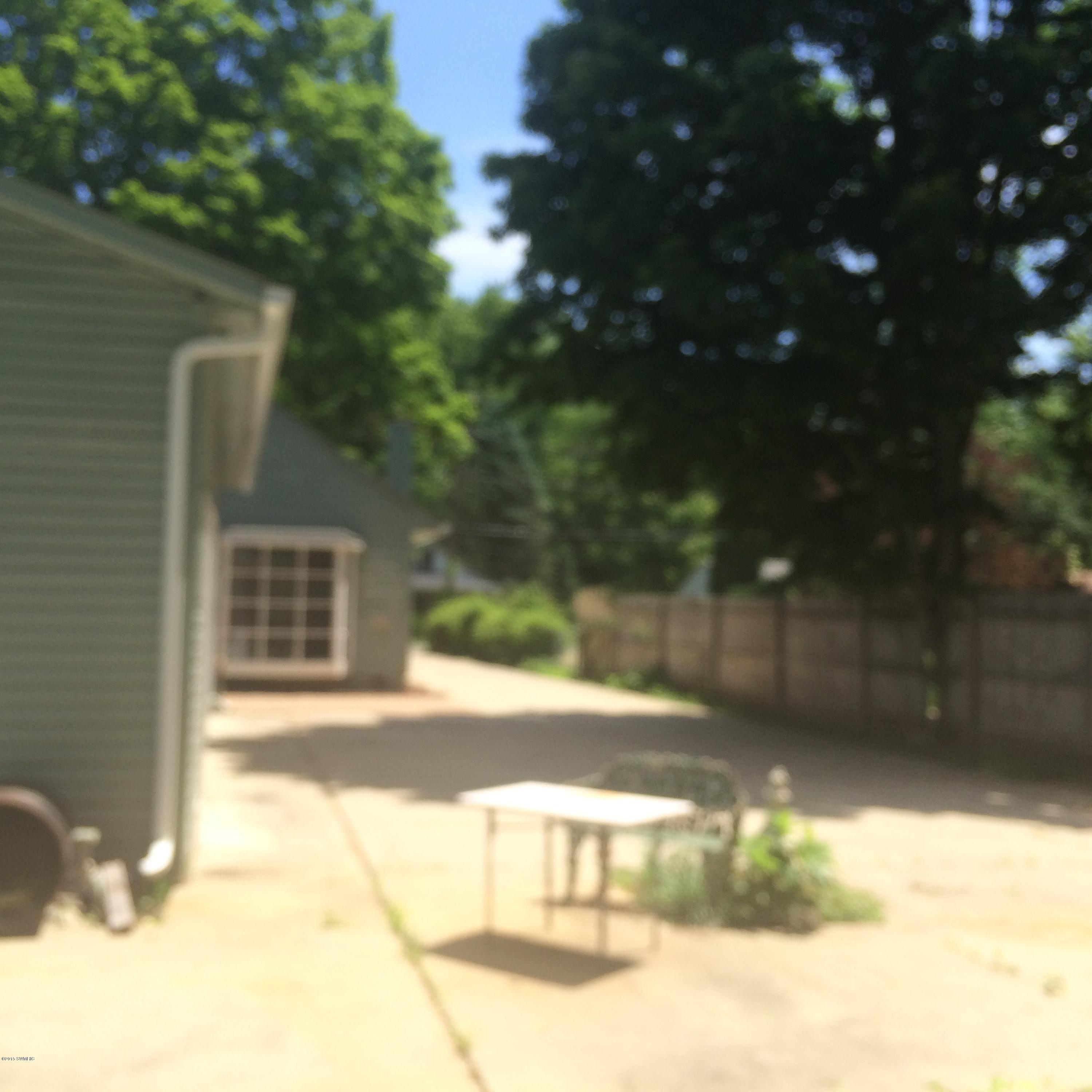 1924 River Bluff Road Niles, MI 49120 - Photo 29 of 30 cement patio