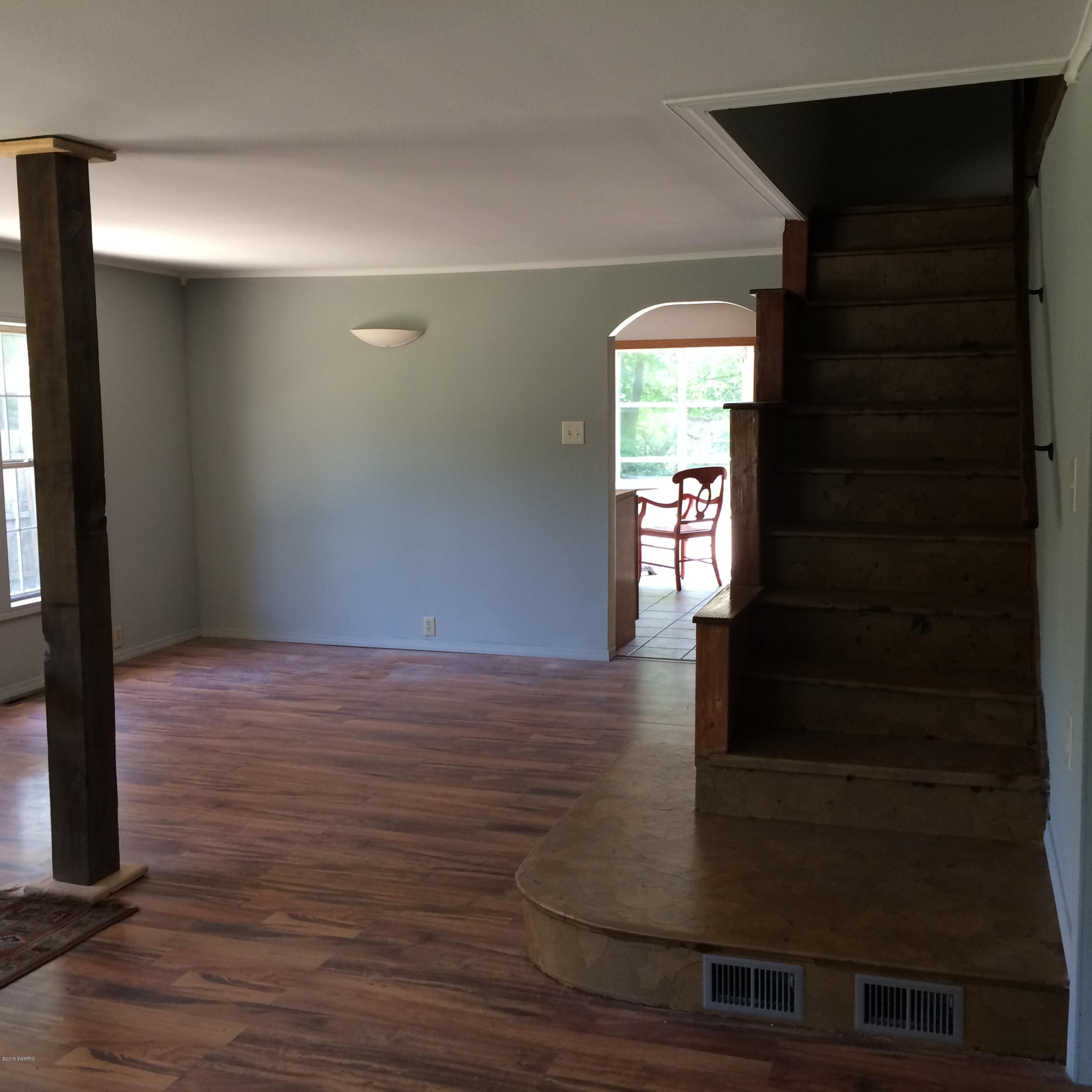 1924 River Bluff Road Niles, MI 49120 - Photo 9 of 30 stairway
