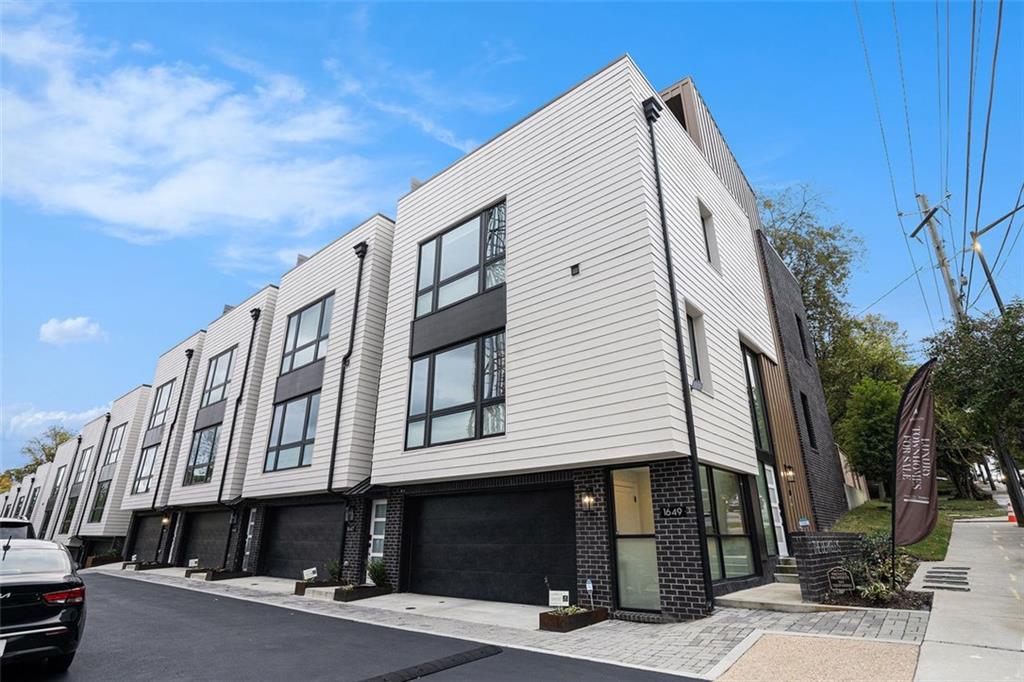 1649 Overlook Way Northwest Atlanta, GA 30324 - Photo 2 of 29 a view of a large white building