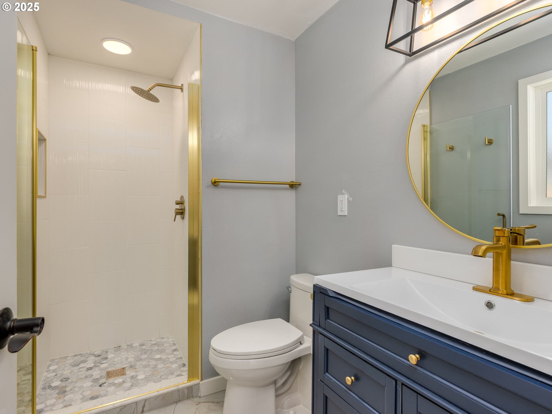 5903 Southeast Nehalem Street Portland, OR 97206 - Photo 19 of 34 Bathroom, Attached