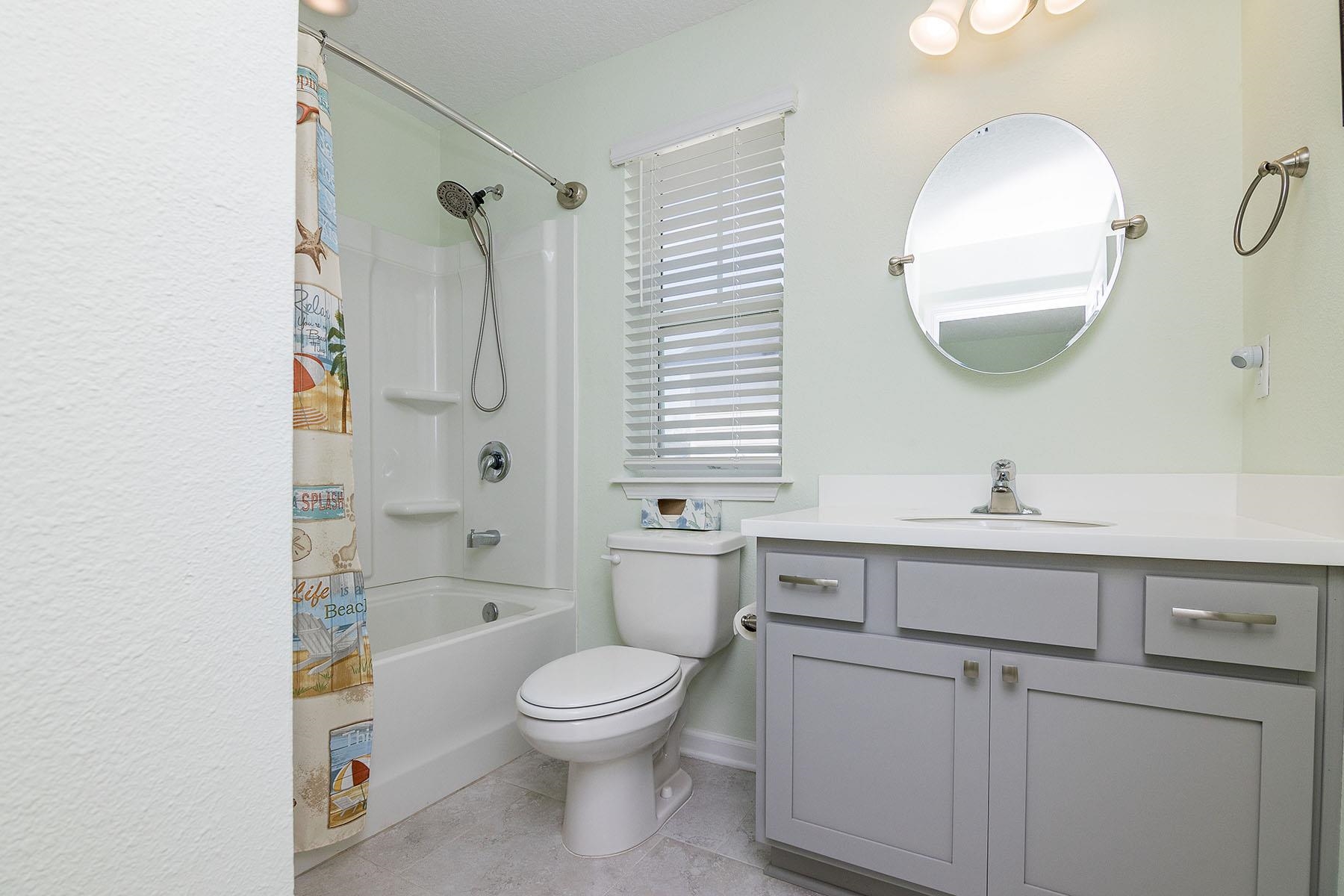 74 Ridge Lake Road St. Augustine, FL 32086 - Photo 32 of 47 Shower tub combo between bedrooms