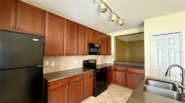 $2,000 | 2052 Cypress Bay Boulevard, Unit 2052, Kissimmee, FL 34743