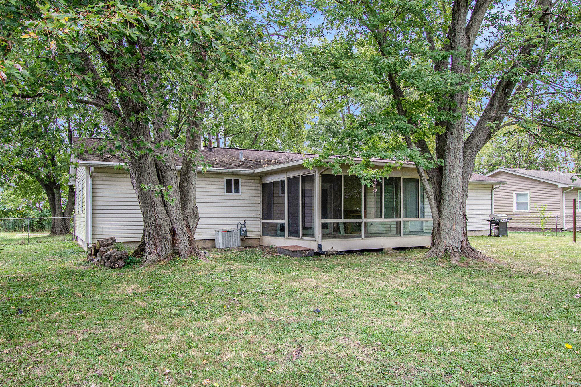 620 McCool Road Valparaiso, IN 46385 - Photo 15 of 17 2038x1359