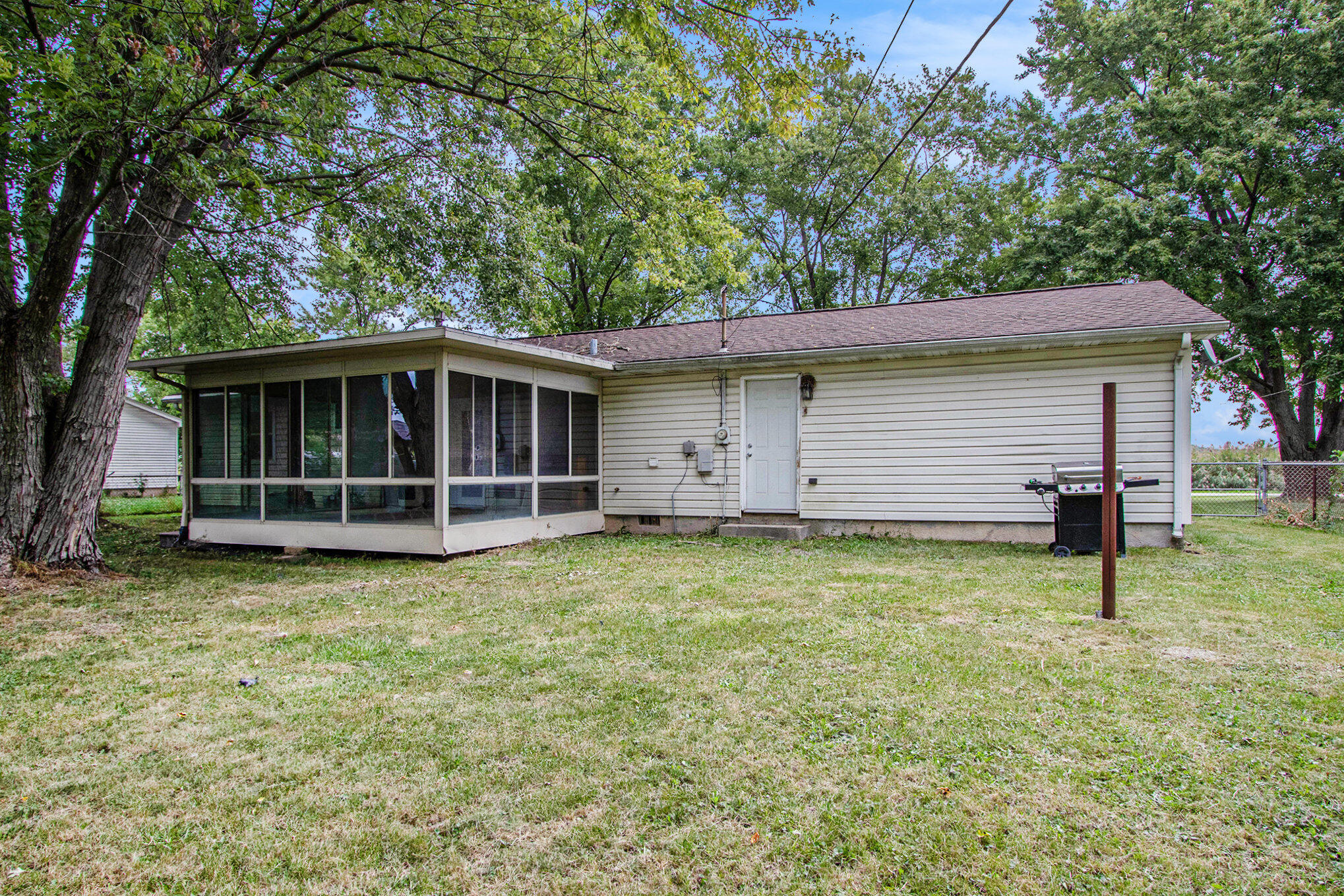 620 McCool Road Valparaiso, IN 46385 - Photo 16 of 17 2038x1359