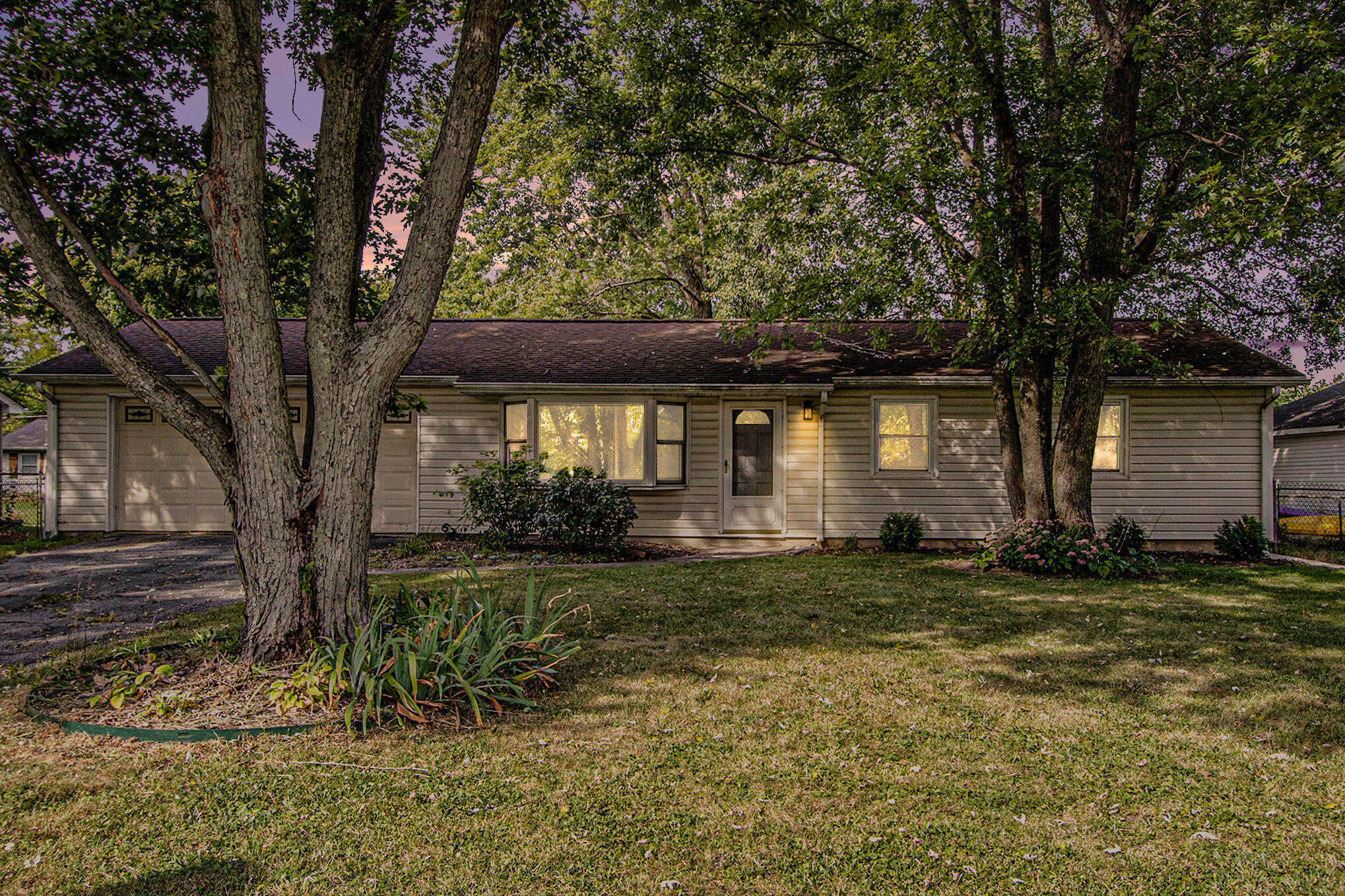 620 McCool Road Valparaiso, IN 46385 - Photo 2 of 17 2038x1359