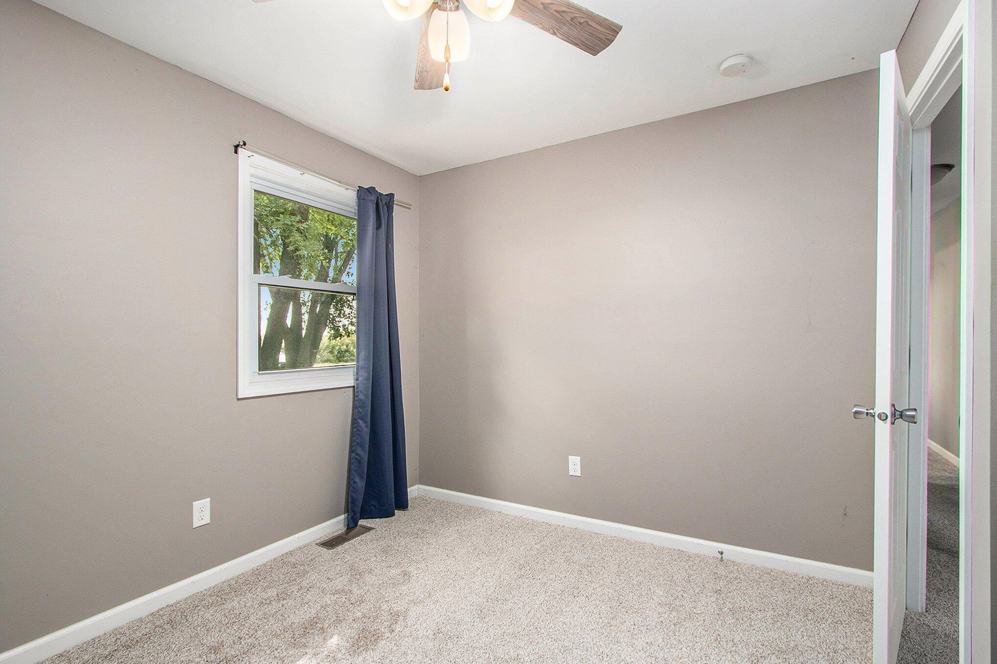 620 McCool Road Valparaiso, IN 46385 - Photo 8 of 17 2038x1359