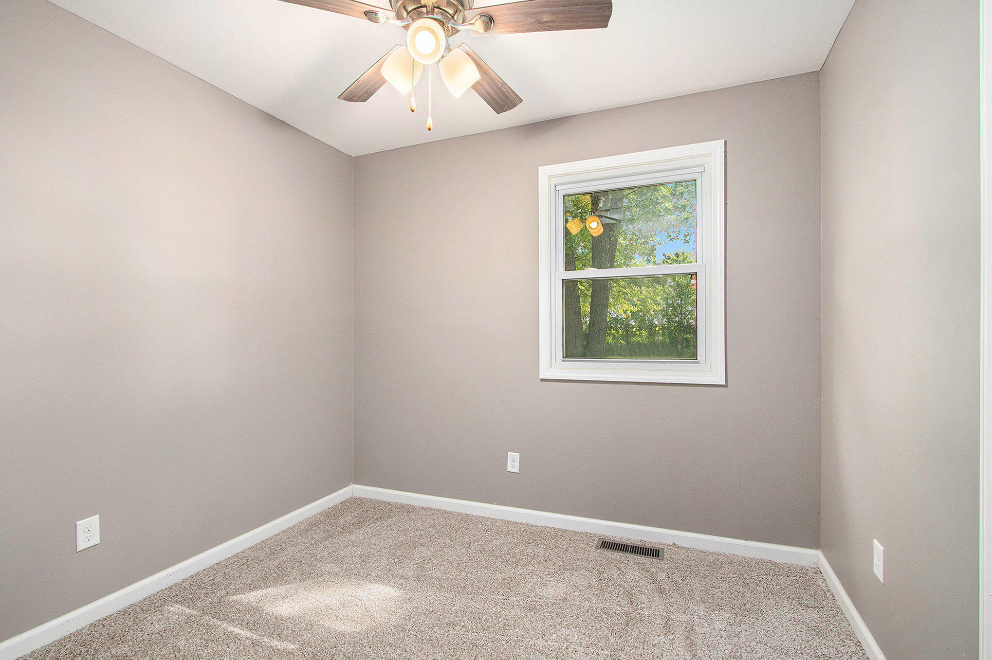620 McCool Road Valparaiso, IN 46385 - Photo 10 of 17 2038x1357