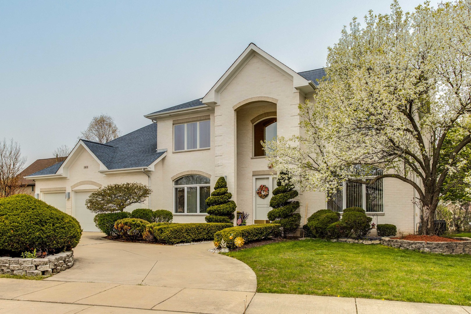 1915 Sheridan Road Buffalo Grove, IL 60089 - Photo 1 of 59
