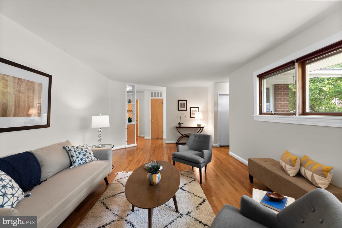 1600 Lansdowne Way Silver Spring, MD 20910 - Photo 3 of 53 Gallery Image 3