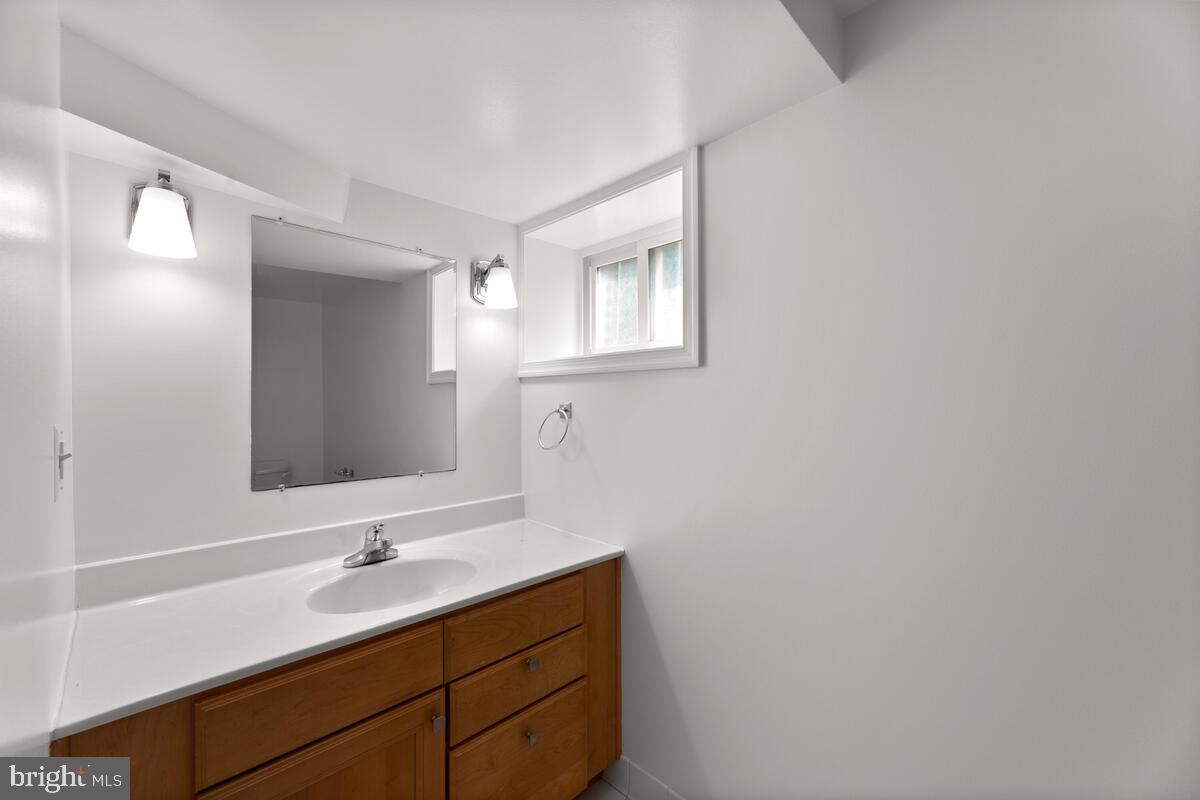 1600 Lansdowne Way Silver Spring, MD 20910 - Photo 33 of 53 Gallery Image 33