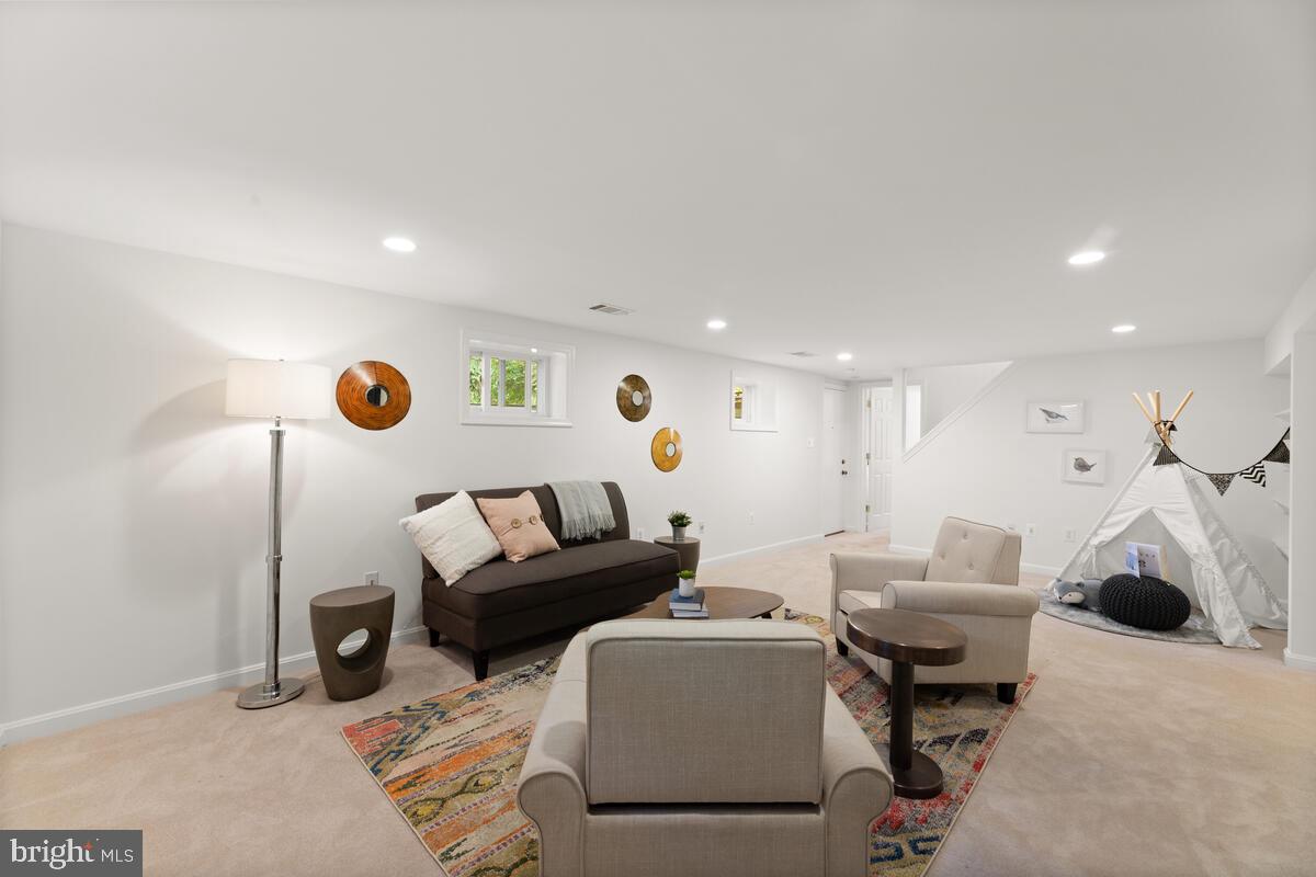1600 Lansdowne Way Silver Spring, MD 20910 - Photo 6 of 53 Gallery Image 6