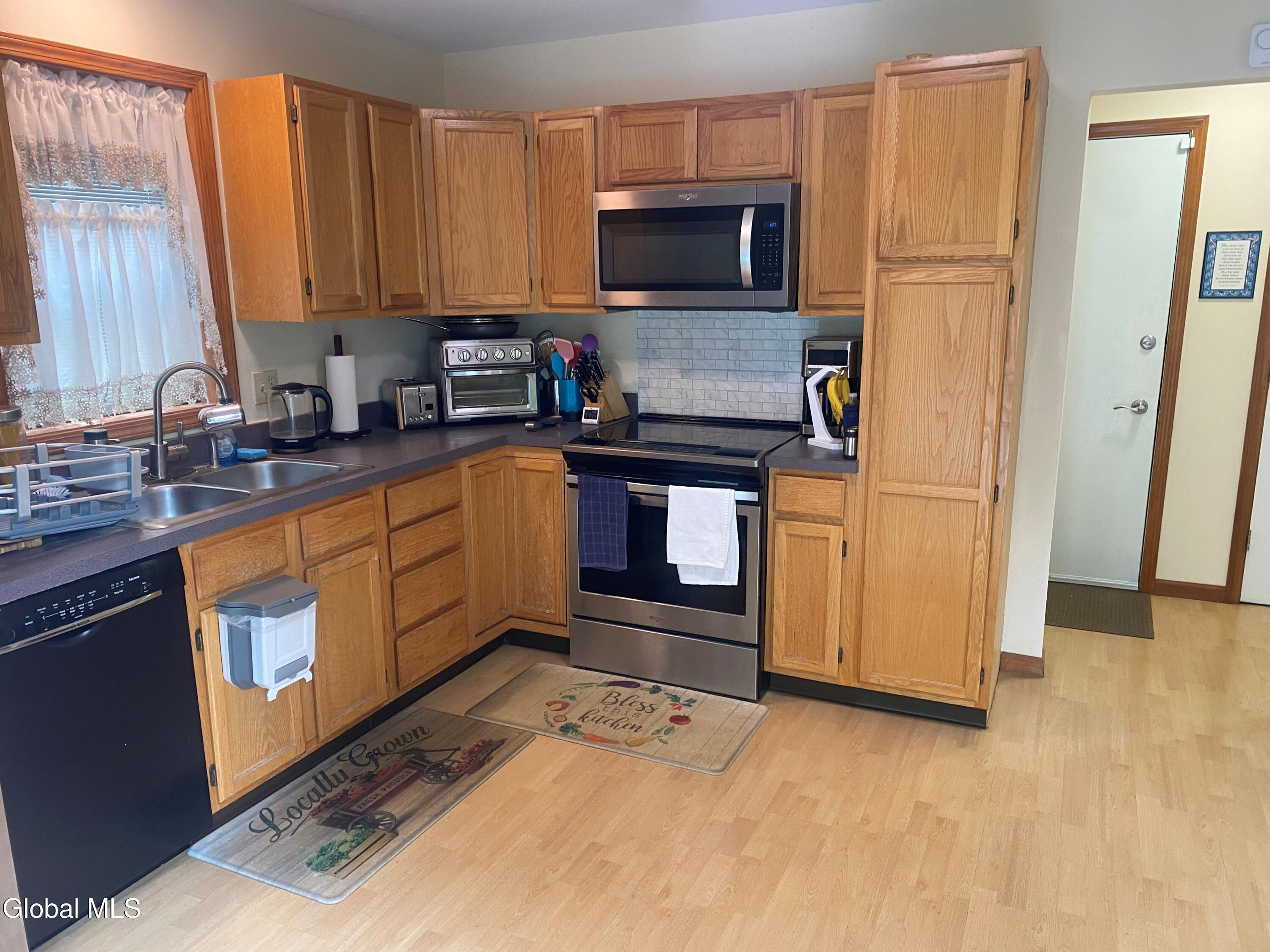 491 Chadwick Road Schenectady, NY 12304 - Photo 11 of 23 11