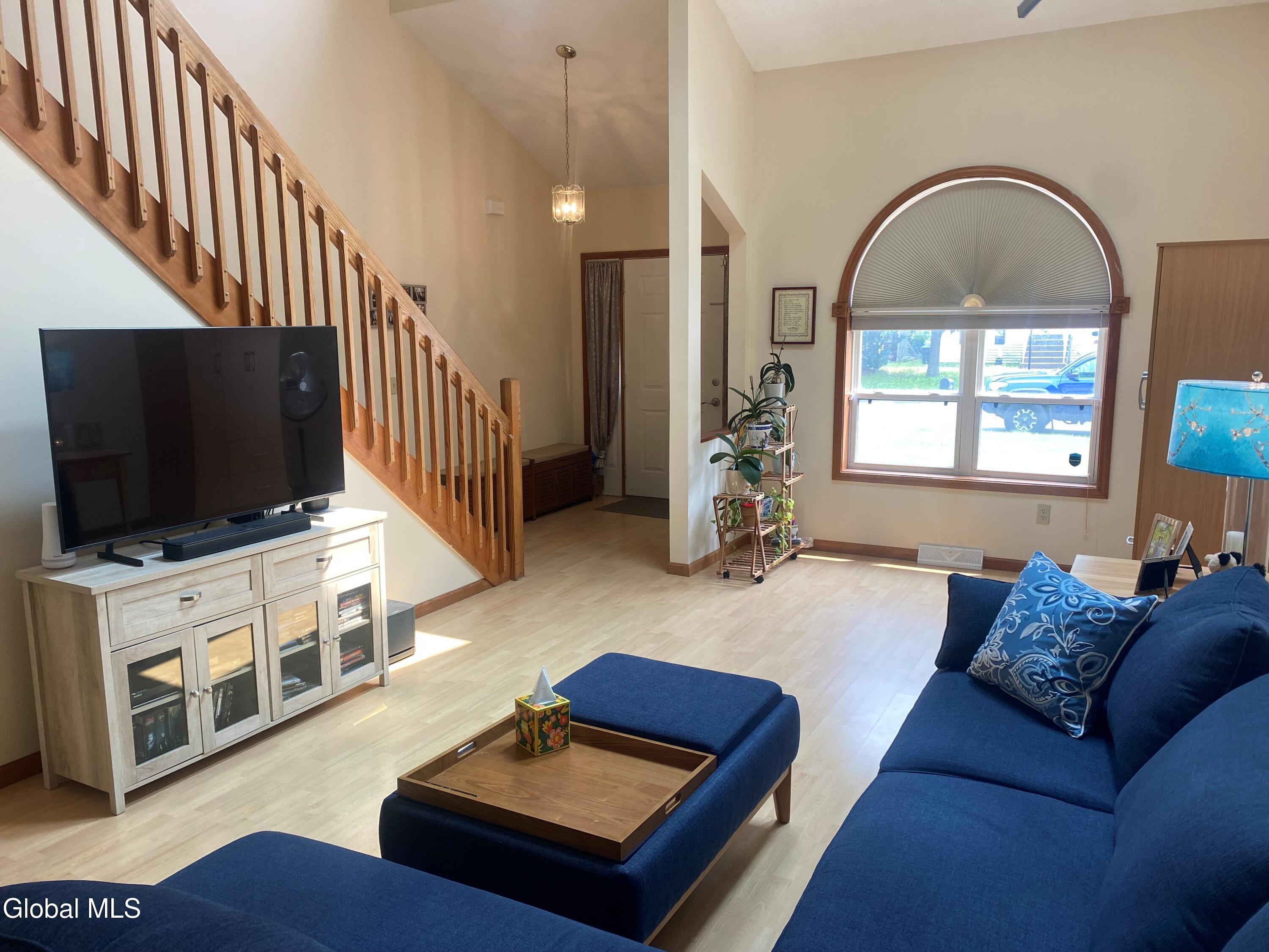 491 Chadwick Road Schenectady, NY 12304 - Photo 5 of 23 5
