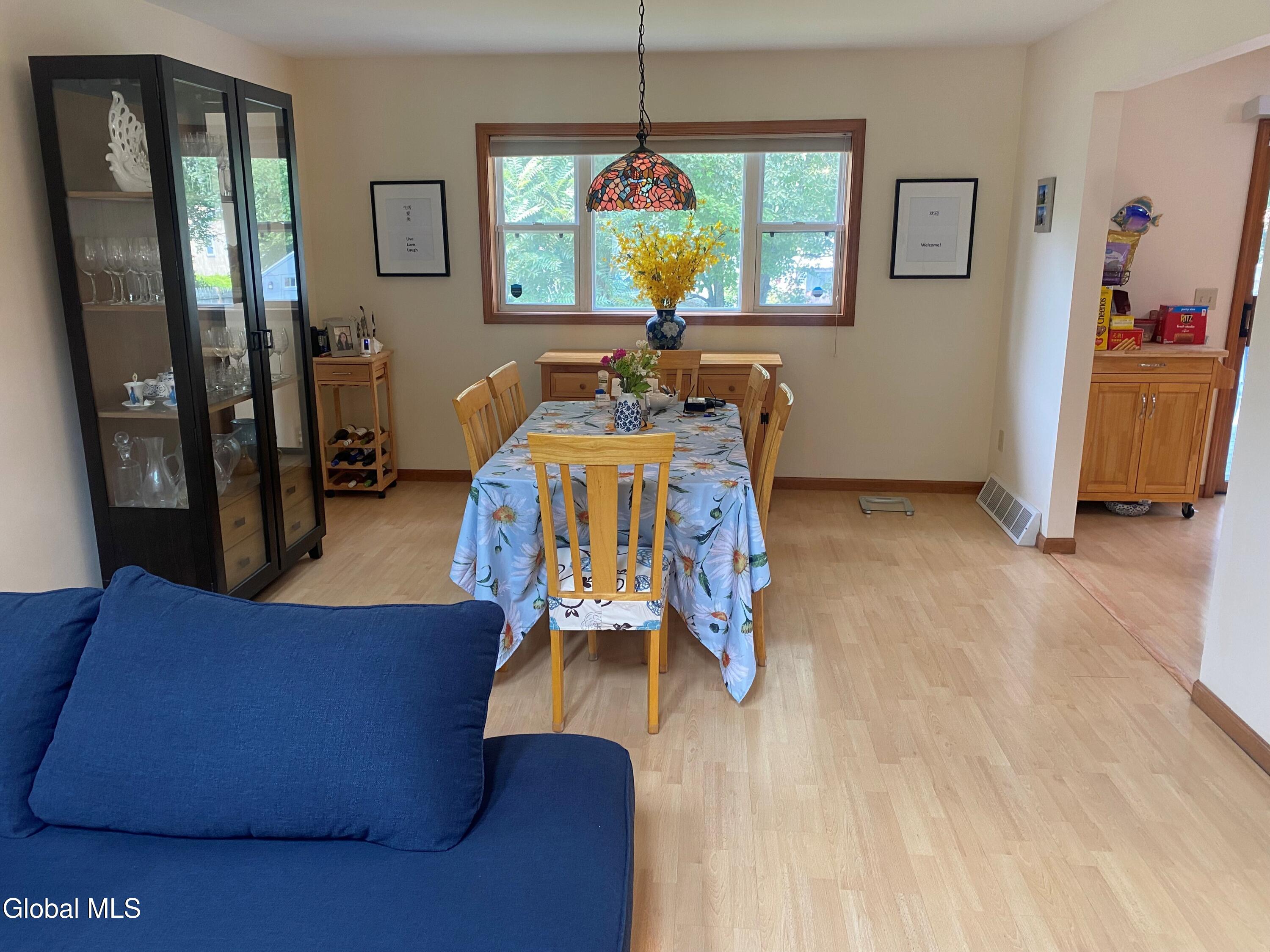 491 Chadwick Road Schenectady, NY 12304 - Photo 8 of 23 8