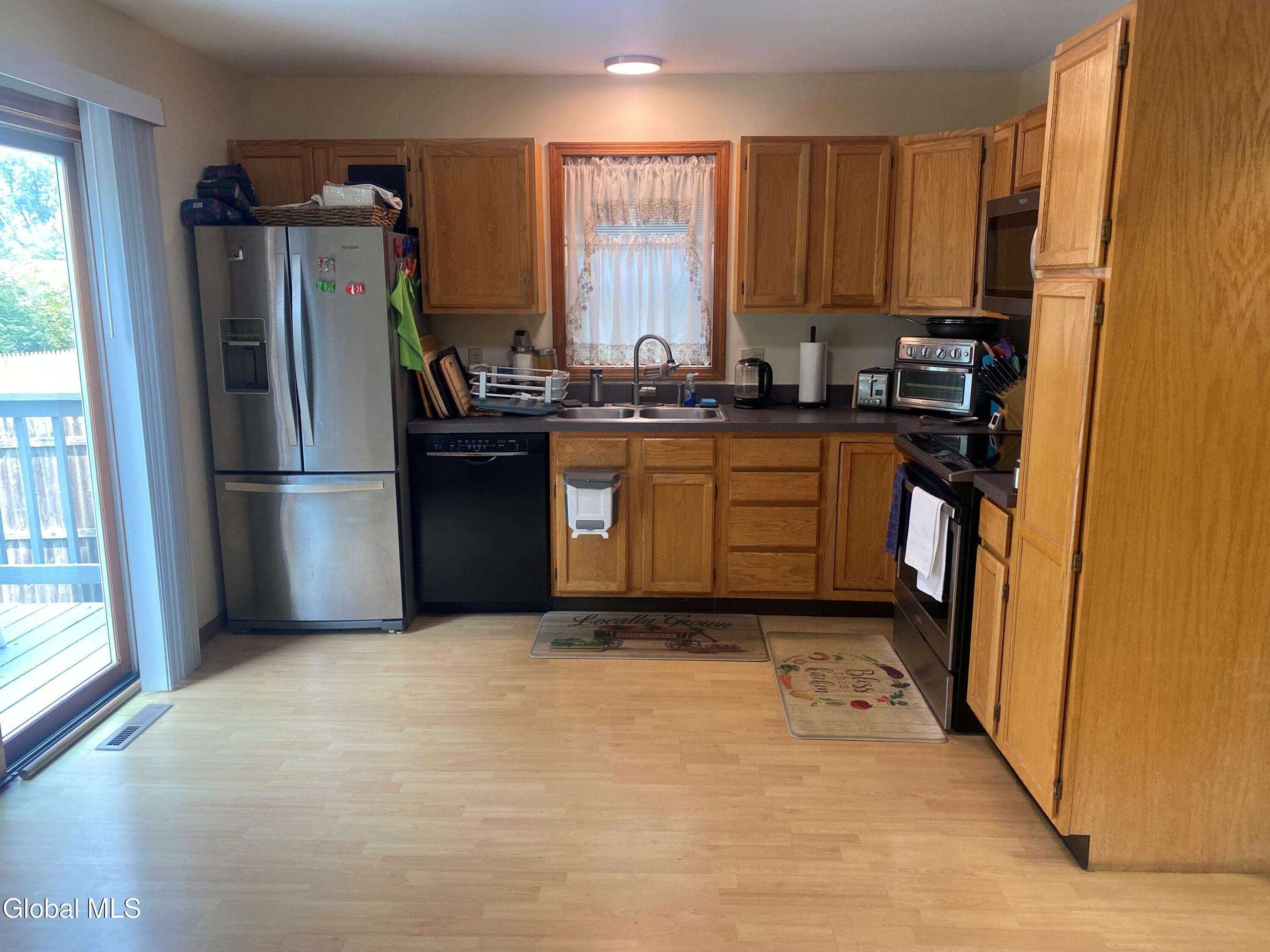 491 Chadwick Road Schenectady, NY 12304 - Photo 10 of 23 10