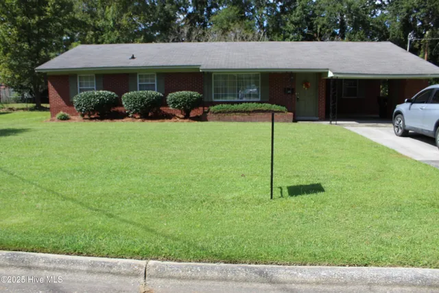 $225,000 | 209 Oak Street, Wallace, NC 28466