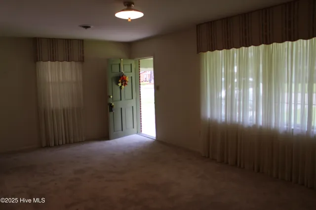 $225,000 | 209 Oak Street, Wallace, NC 28466