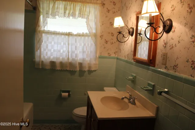 $225,000 | 209 Oak Street, Wallace, NC 28466