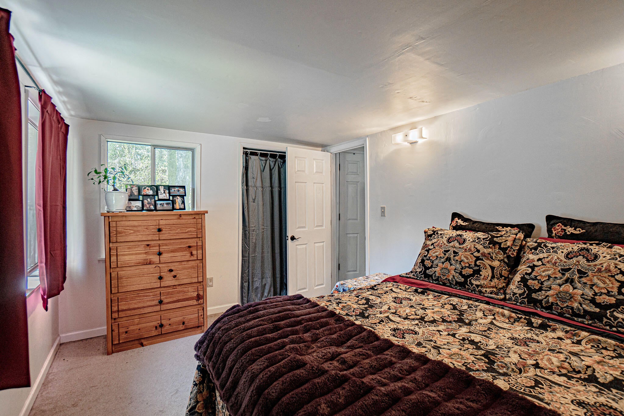 1035 Minthorne Road Rogue River, OR 97537 - Photo 27 of 41 Guest Cottage~Bedroom