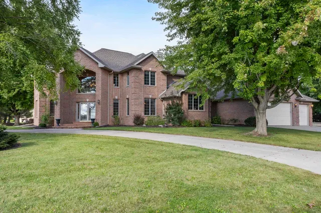 $809,900 | 4354 Hilton Head Drive, Oneida, WI 54155