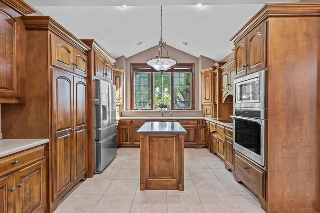 $809,900 | 4354 Hilton Head Drive, Oneida, WI 54155