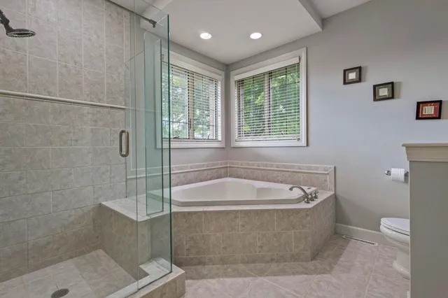 $809,900 | 4354 Hilton Head Drive, Oneida, WI 54155