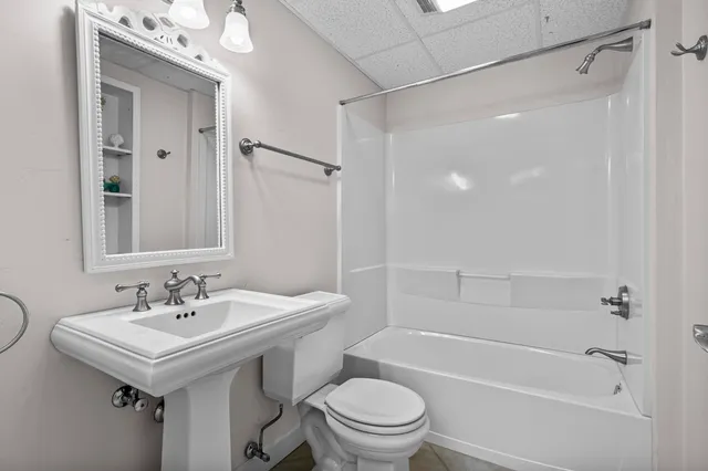 $809,900 | 4354 Hilton Head Drive, Oneida, WI 54155