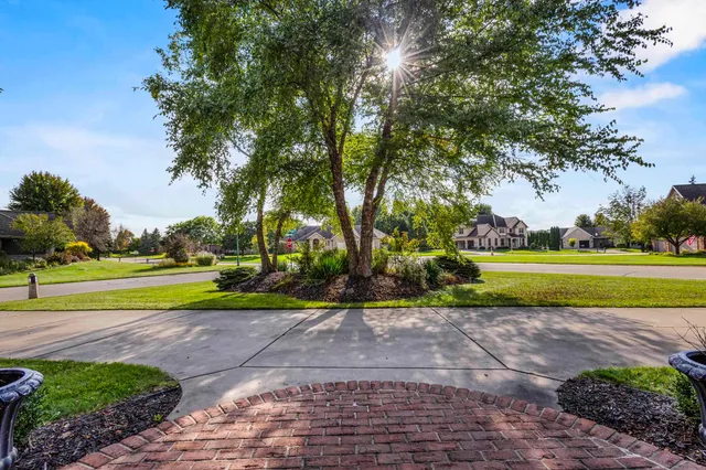 $809,900 | 4354 Hilton Head Drive, Oneida, WI 54155