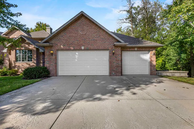 $809,900 | 4354 Hilton Head Drive, Oneida, WI 54155