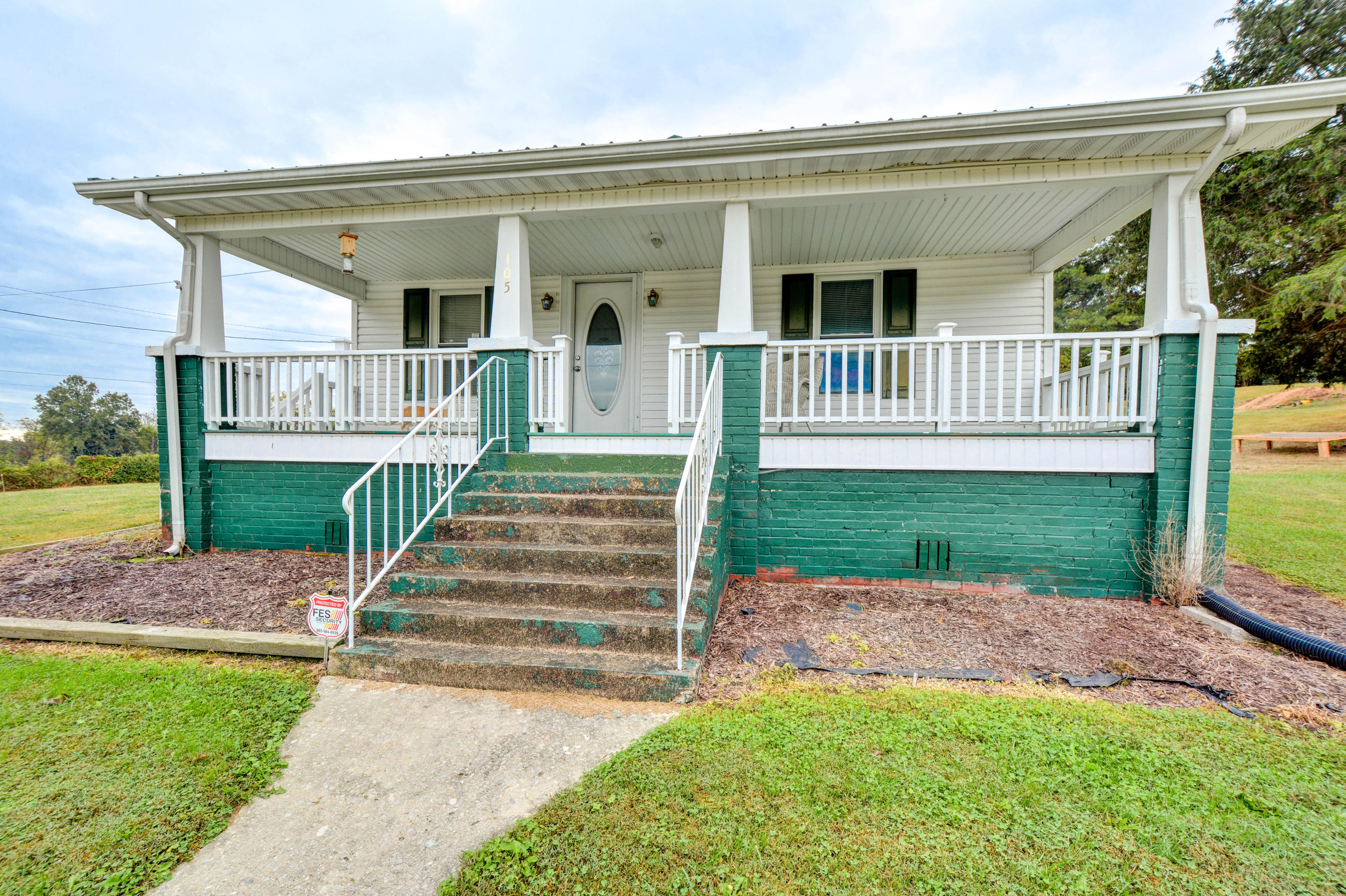 105 Peach Orchard Road Clinton, TN 37716 - Photo 2 of 24 2
