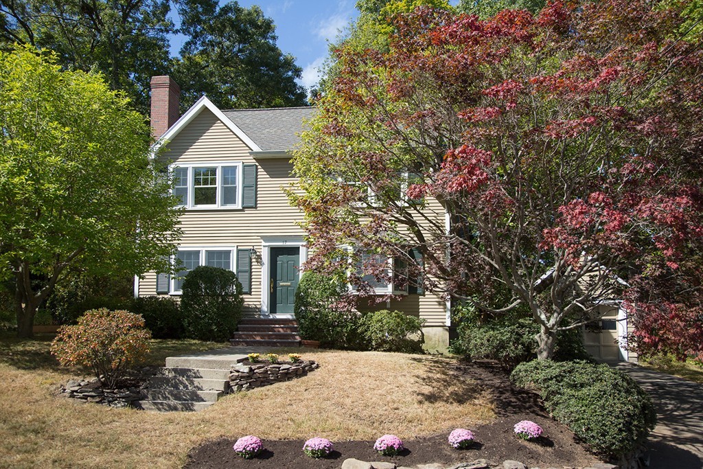 17 Sutherland Road Lexington, MA 02421 - Photo 1 of 13 Gallery Image 1