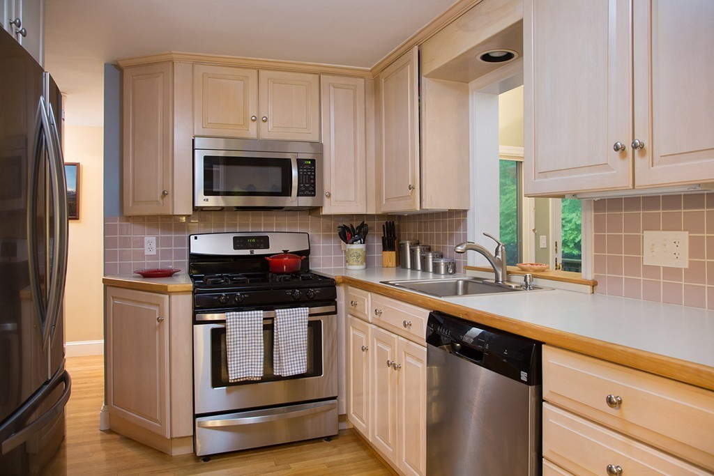 17 Sutherland Road Lexington, MA 02421 - Photo 6 of 13 Gallery Image 6