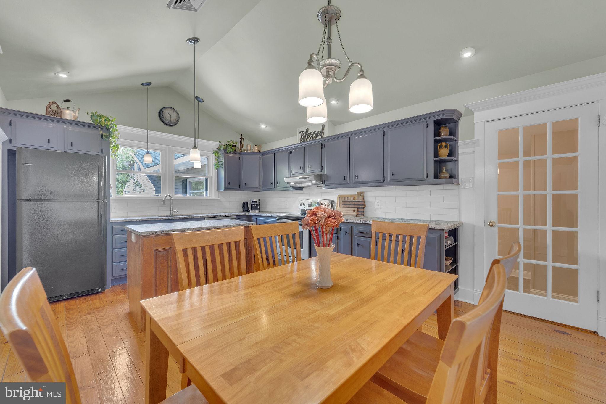 37 Skeet Road Medford, NJ 08055 - Photo 5 of 40 Vaulted ceiling