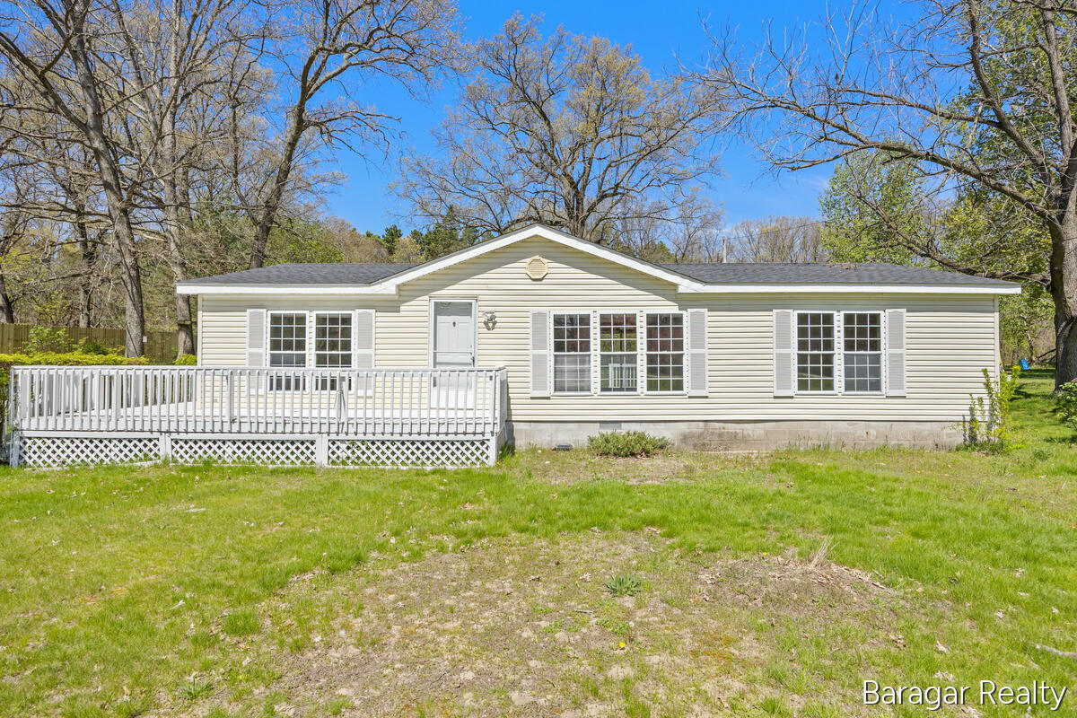 8965 Holton Road Holton, MI 49425 - Photo 2 of 19 IMG_2196
