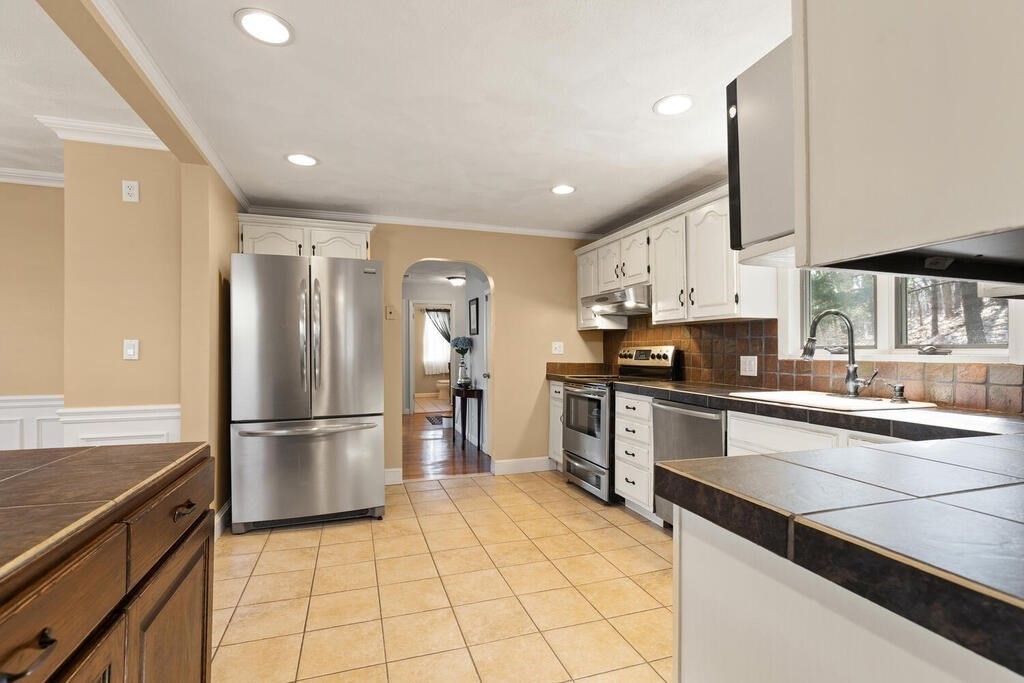 196 Penny Road Melrose, MA 02176 - Photo 21 of 37