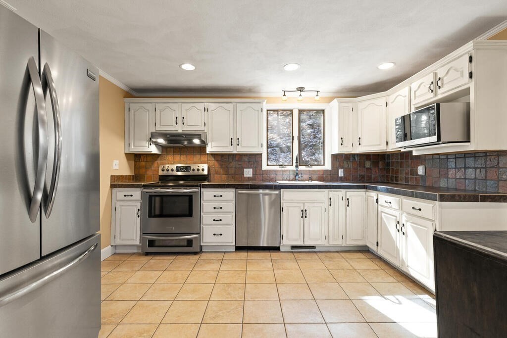 196 Penny Road Melrose, MA 02176 - Photo 23 of 37