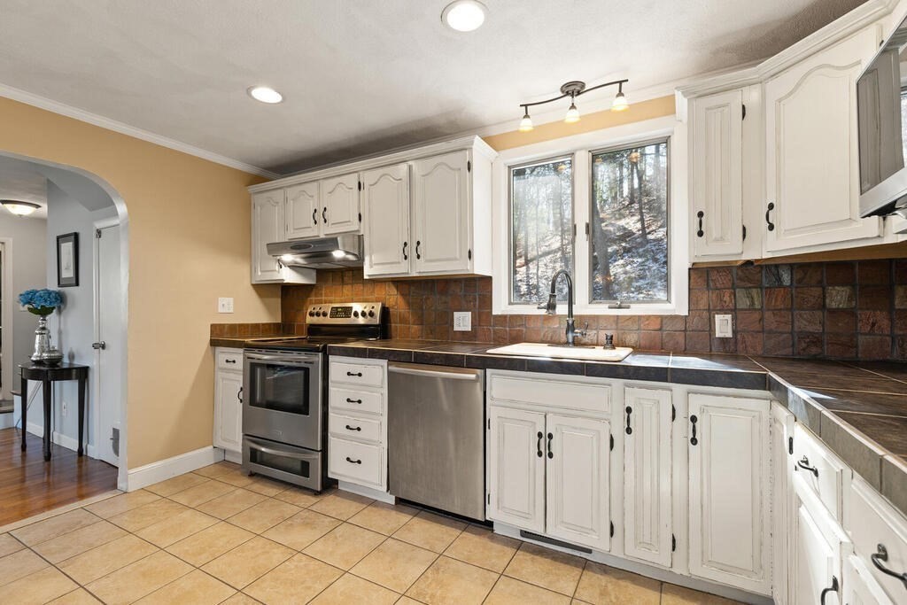 196 Penny Road Melrose, MA 02176 - Photo 24 of 37