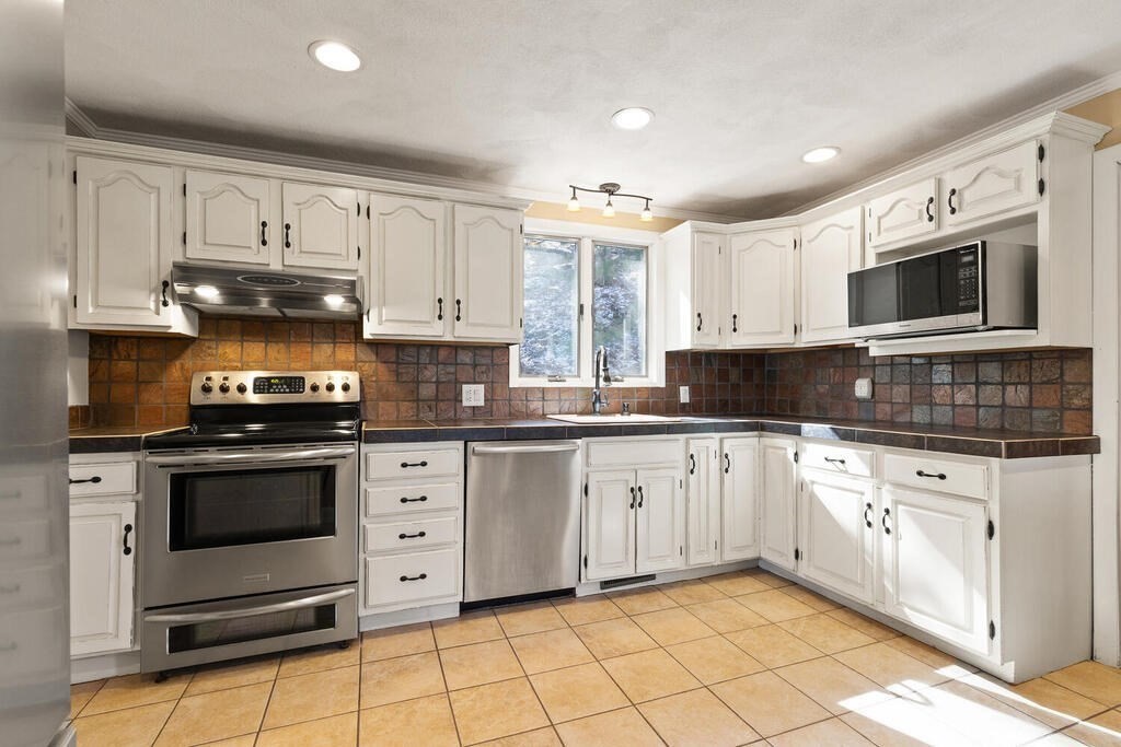 196 Penny Road Melrose, MA 02176 - Photo 25 of 37