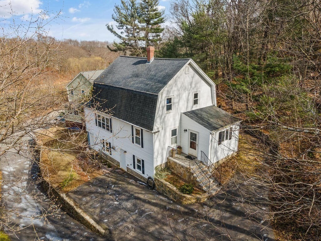 196 Penny Road Melrose, MA 02176 - Photo 6 of 37