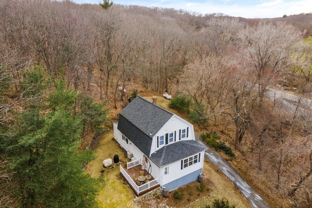 196 Penny Road Melrose, MA 02176 - Photo 7 of 37