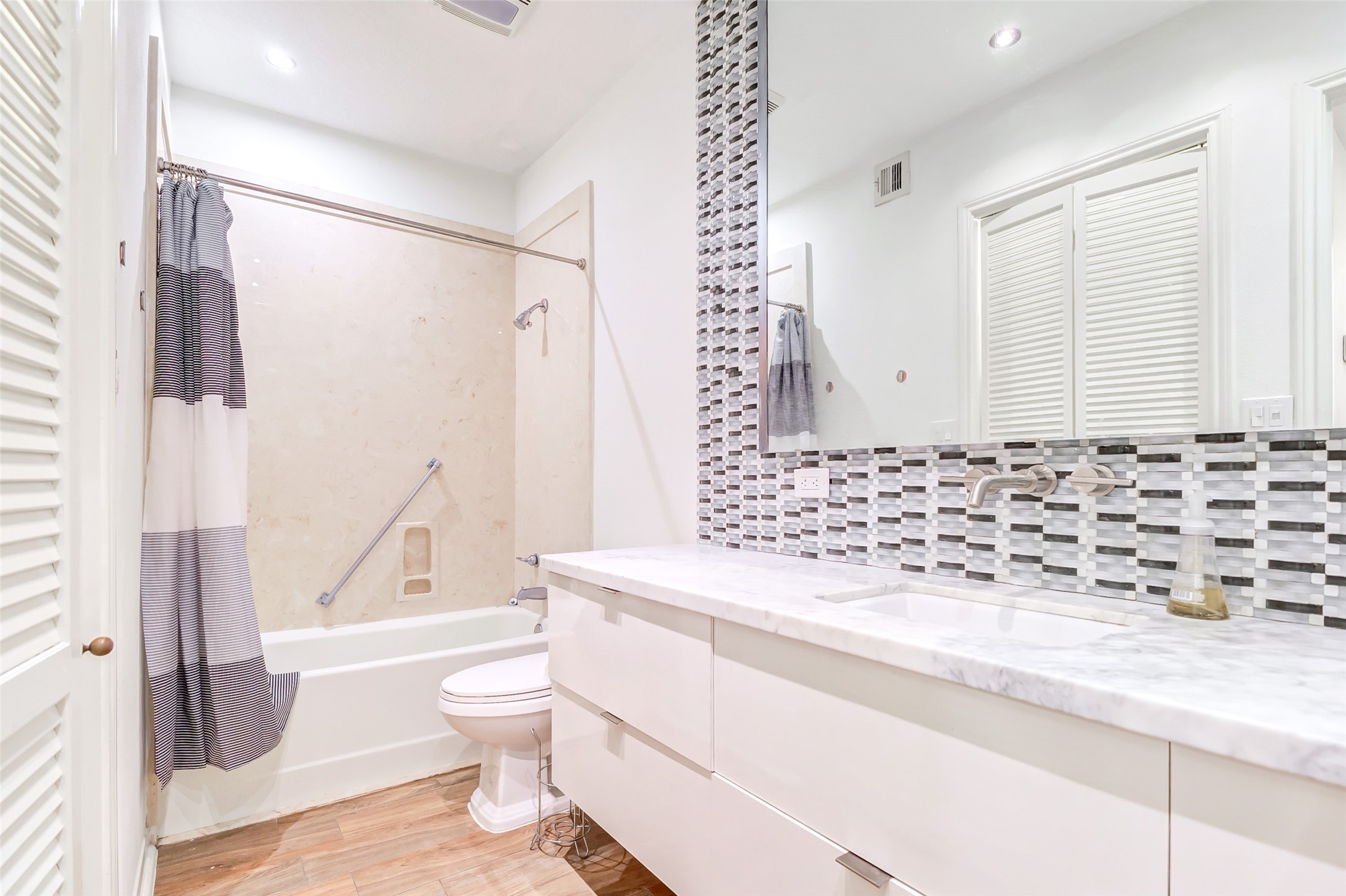 2829 Timmons Lane, Unit 167 Houston, TX 77027 - Photo 17 of 22