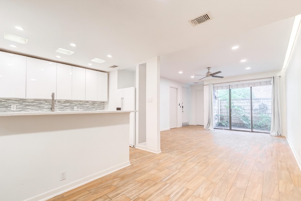 2829 Timmons Lane, Unit 167 Houston, TX 77027 - Photo 2 of 22