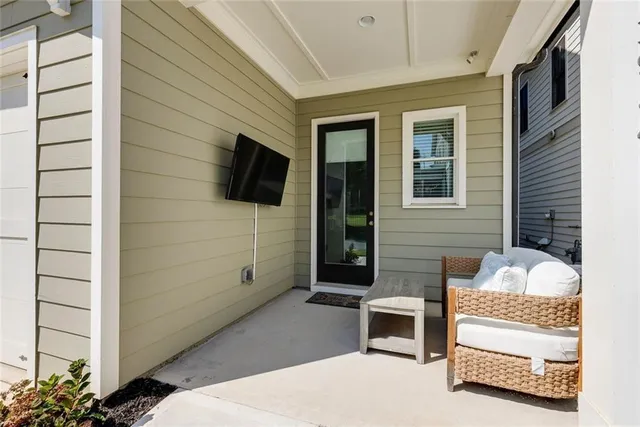 a view of a fountain in front of house