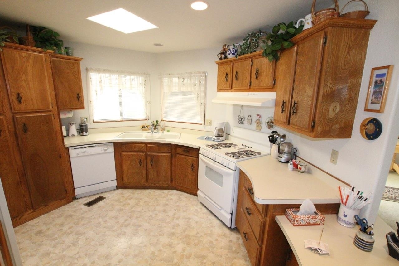 2290 Morgan Road Carlsbad, CA 92008 - Photo 3 of 24 Gallery Image 3