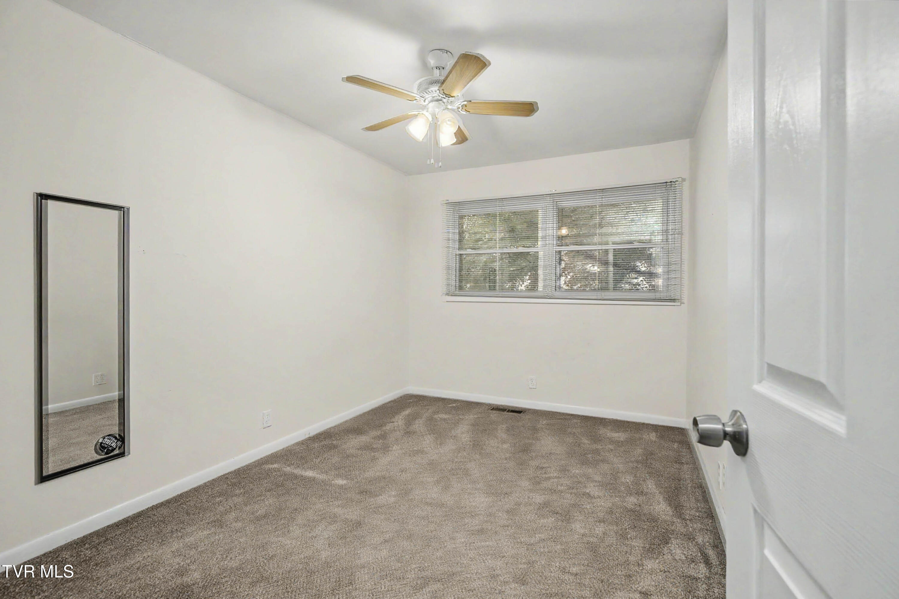 553 Bays View Road Kingsport, TN 37660 - Photo 19 of 34 553 Bays View Rd-19