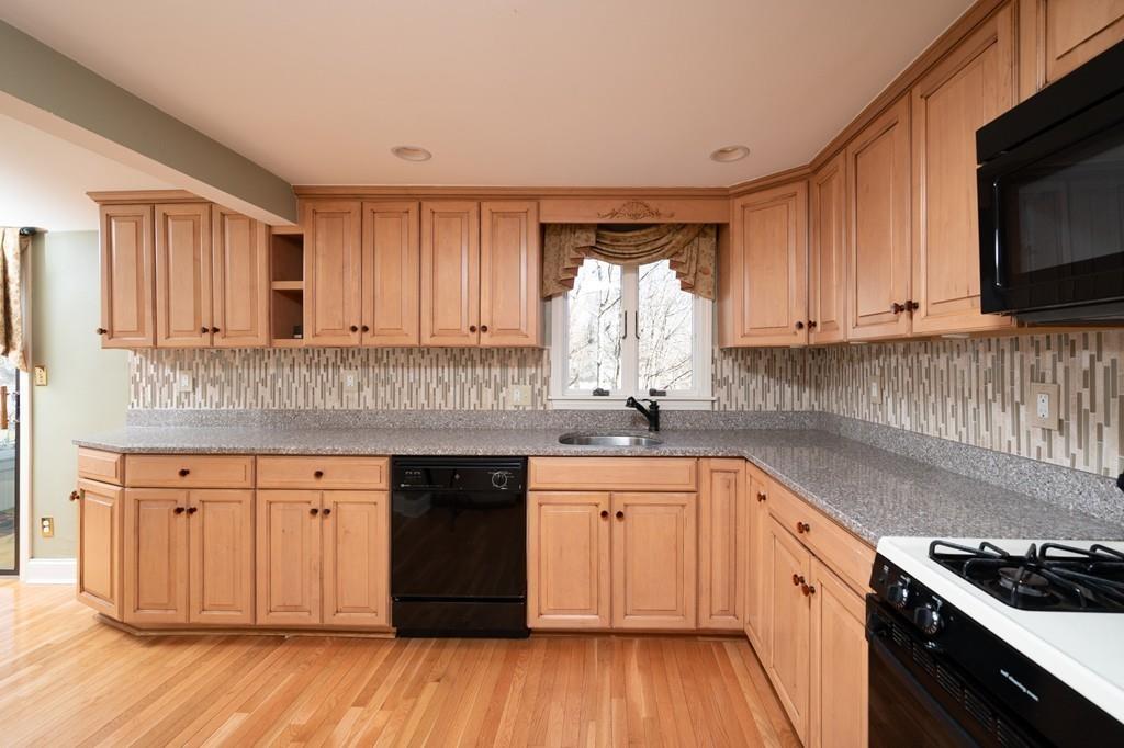 25 Governor Andrew Road Hingham, MA 02043 - Photo 7 of 28 Gallery Image 7
