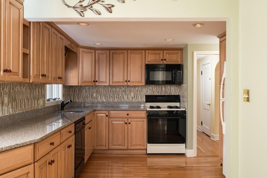 25 Governor Andrew Road Hingham, MA 02043 - Photo 8 of 28 Gallery Image 8