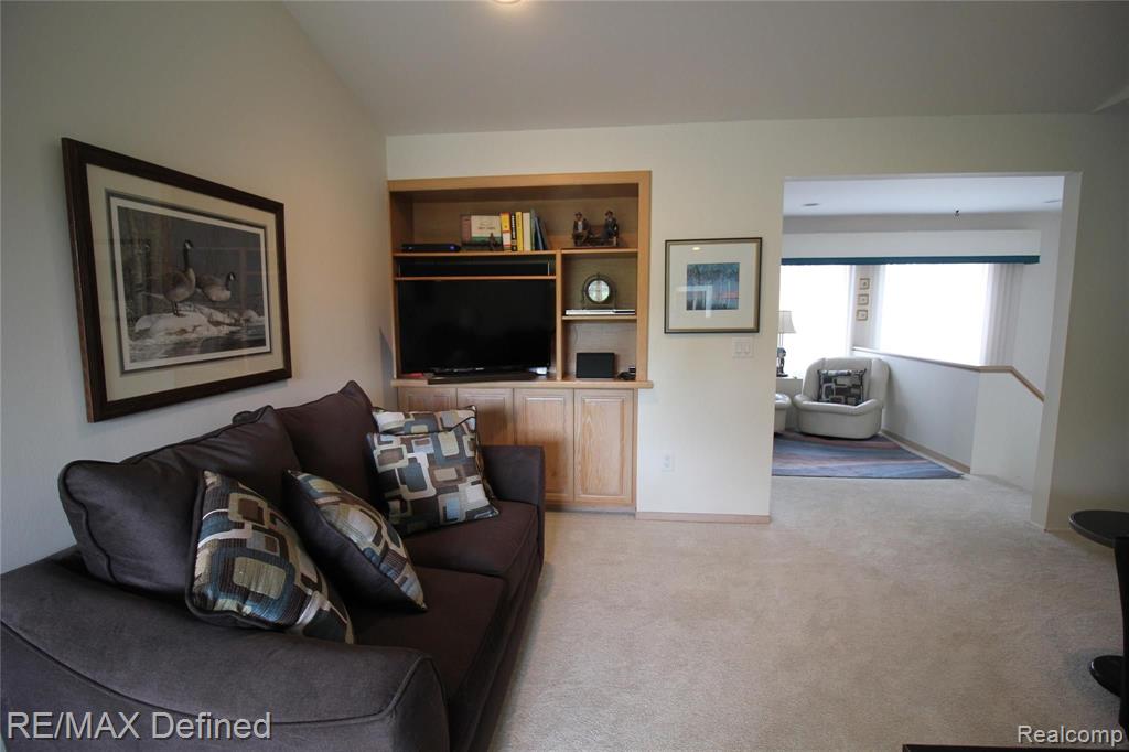 2945 Meadowbrook Drive Rochester Hills, MI 48309 - Photo 9 of 21