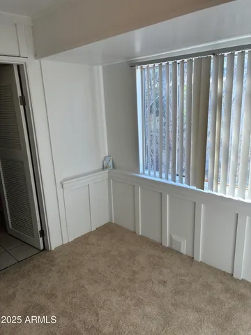a view of empty room with window